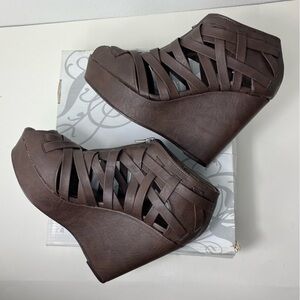 Wedge platform strappy sandal